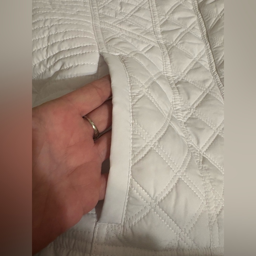 WEATHERPROOF Brand Quilted Lined Vest White with Gold Accents ADJUST. WAIST M. - Picture 10 of 15